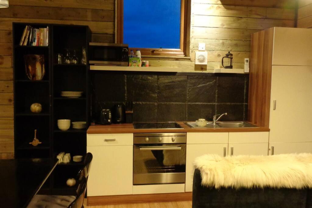 Holiday House With Garden And Sauna Дърнес Екстериор снимка